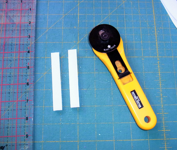 2 strips of Velcro
